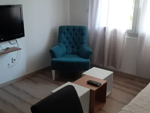 Izdavanje, jednosoban stan, 42m², Centar, Podgorica - image 4