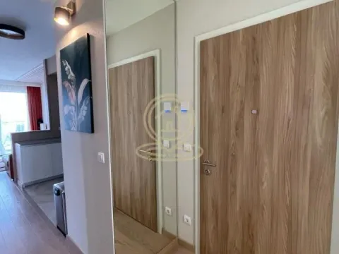 Izdavanje, trosoban stan, 80m², Savski Venac, Beograd - image 6