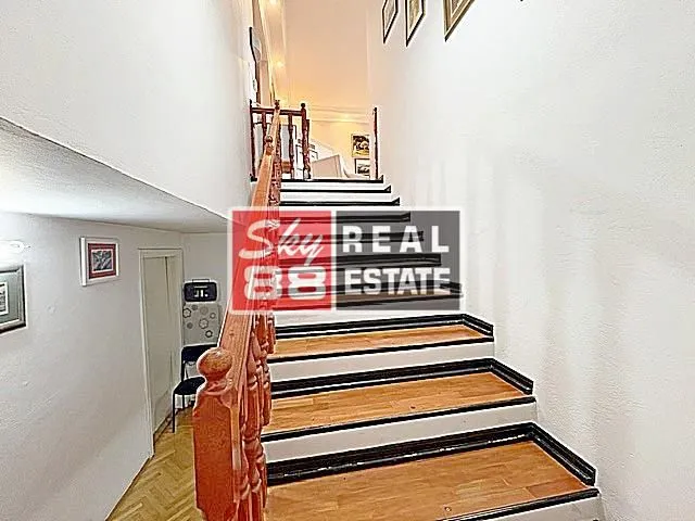 Prodaja, kuća, 415m², Višnjička Banja, Palilula Sve Podlokacije