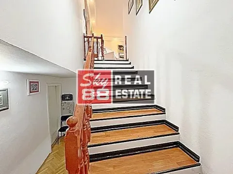 Sale, house, 415m², Višnjička Banja, Palilula Sve Podlokacije - image 9