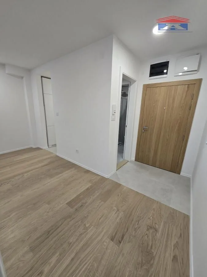 Izdavanje, dvosoban stan, 42m², Podbara, Novi Sad Sve Podlokacije