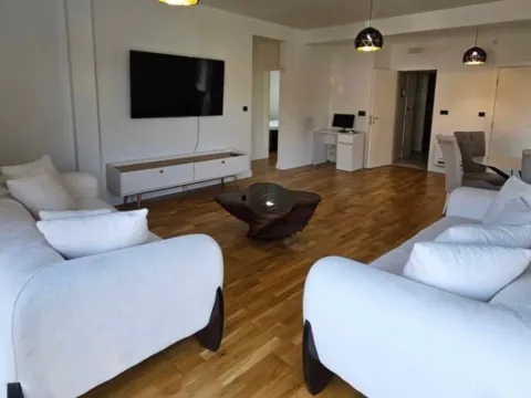 Izdavanje, dvosoban stan, 100m², Dalmatinska ulica, Podgorica - image 4