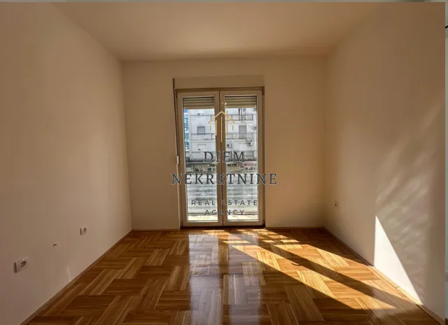 Prodaja, dvosoban stan, 73m², Dalmatinska ulica, Podgorica