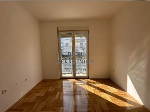 Sale, two bedroom apartment, 73m², Dalmatinska ulica, Podgorica - image 2