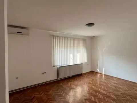 Izdavanje, kuća, 200m², Telep, Novi Sad Sve Podlokacije - image 4