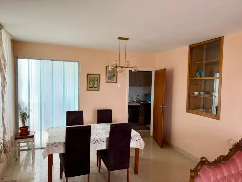 Izdavanje, dvosoban stan, 80m², Centar, Bar - image 2
