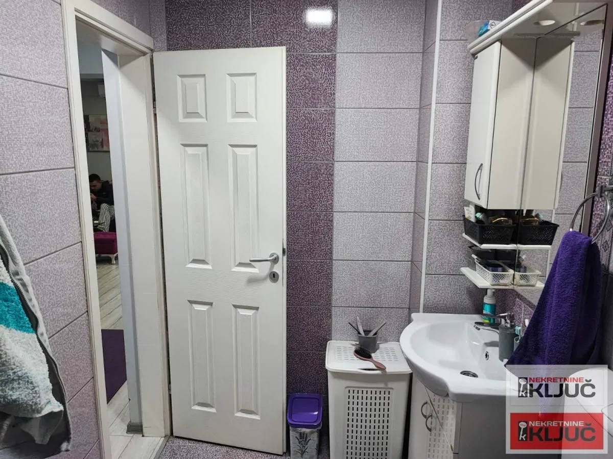 Prodaja, trosoban stan, 68m², Vidovdansko naselje, Novi Sad Sve Podlokacije
