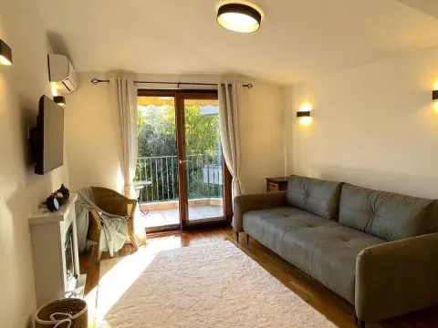 Rent, one bedroom apartment, 42m², Stari Grad, Budva - image 10