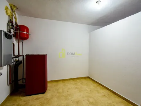 Izdavanje, kuća, 185m², Tološi, Podgorica - image 25