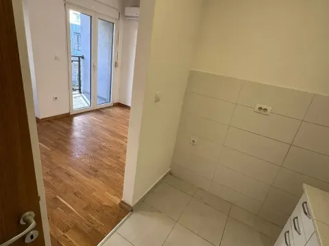 Sale, one bedroom apartment, 44m², Blok 6, Podgorica - image 5