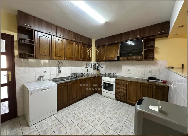 Izdavanje, kuća, 250m², Zabjelo, Podgorica