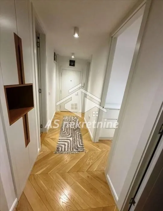 Izdavanje, trosoban stan, 76m², Novi Beograd Blok 33, Novi Beograd Sve Podlokacije