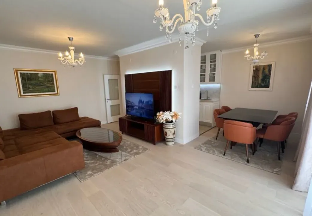 Izdavanje, trosoban stan, 90m², Centar, Podgorica