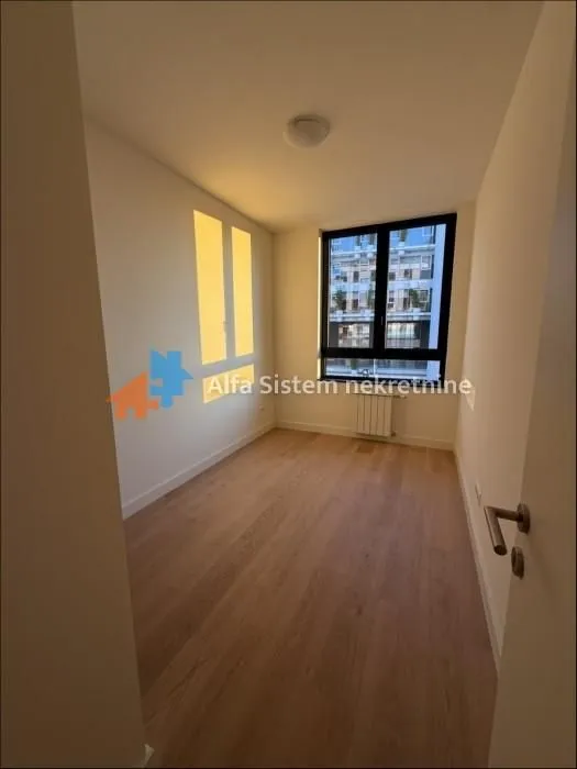 Izdavanje, trosoban stan, 71m², Savski Venac, Beograd