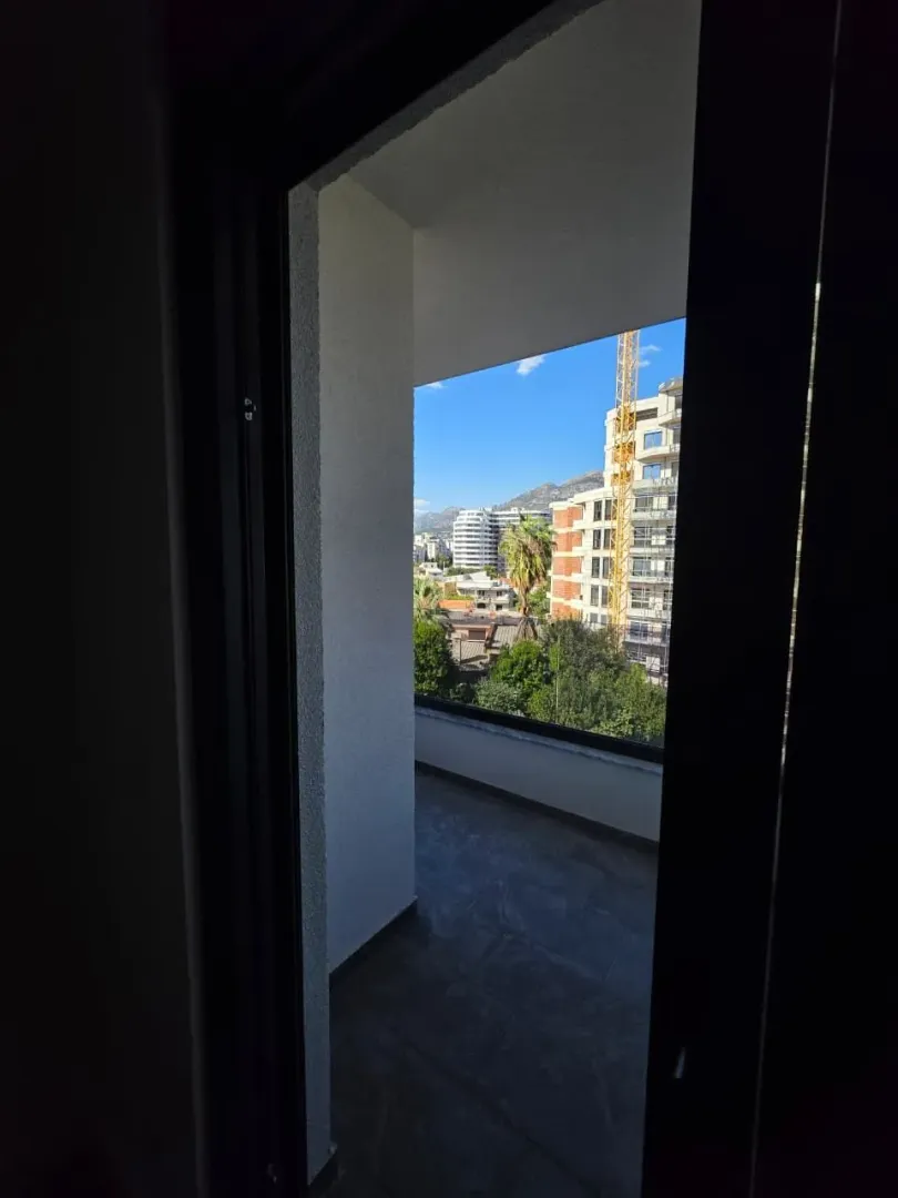 Pogled sa terase na grad i okolinu.