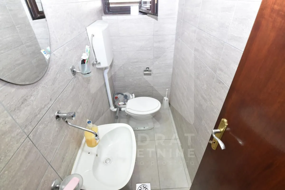 Prodaja, kuća, 260m², Stari Aerodrom, Podgorica
