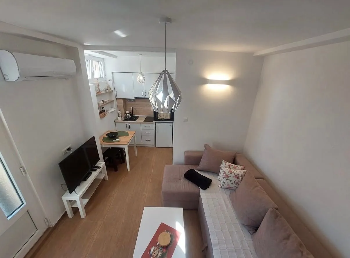 Izdavanje, dvosoban stan, 40m², Mažina, Tivat