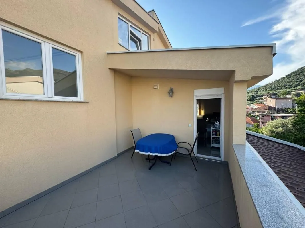 Rent, two bedroom apartment, 80m², Bjeliši, Bar