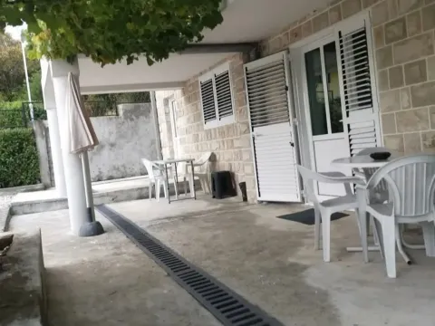 Rent, two bedroom apartment, 80m², Mažina, Tivat - image 7