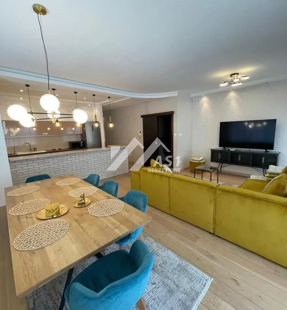Izdavanje, trosoban stan, 105m², Adamovićevo Naselje, Novi Sad Sve Podlokacije