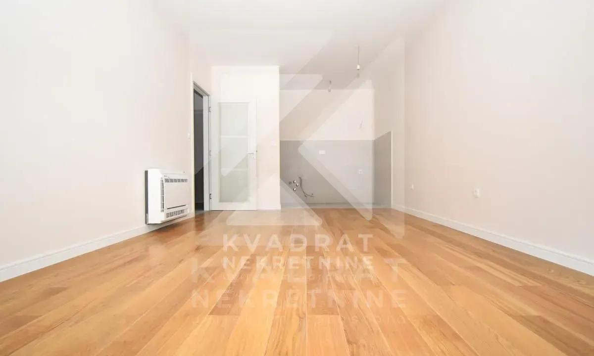 Izdavanje, dvosoban stan, 72m², Central Point, Podgorica