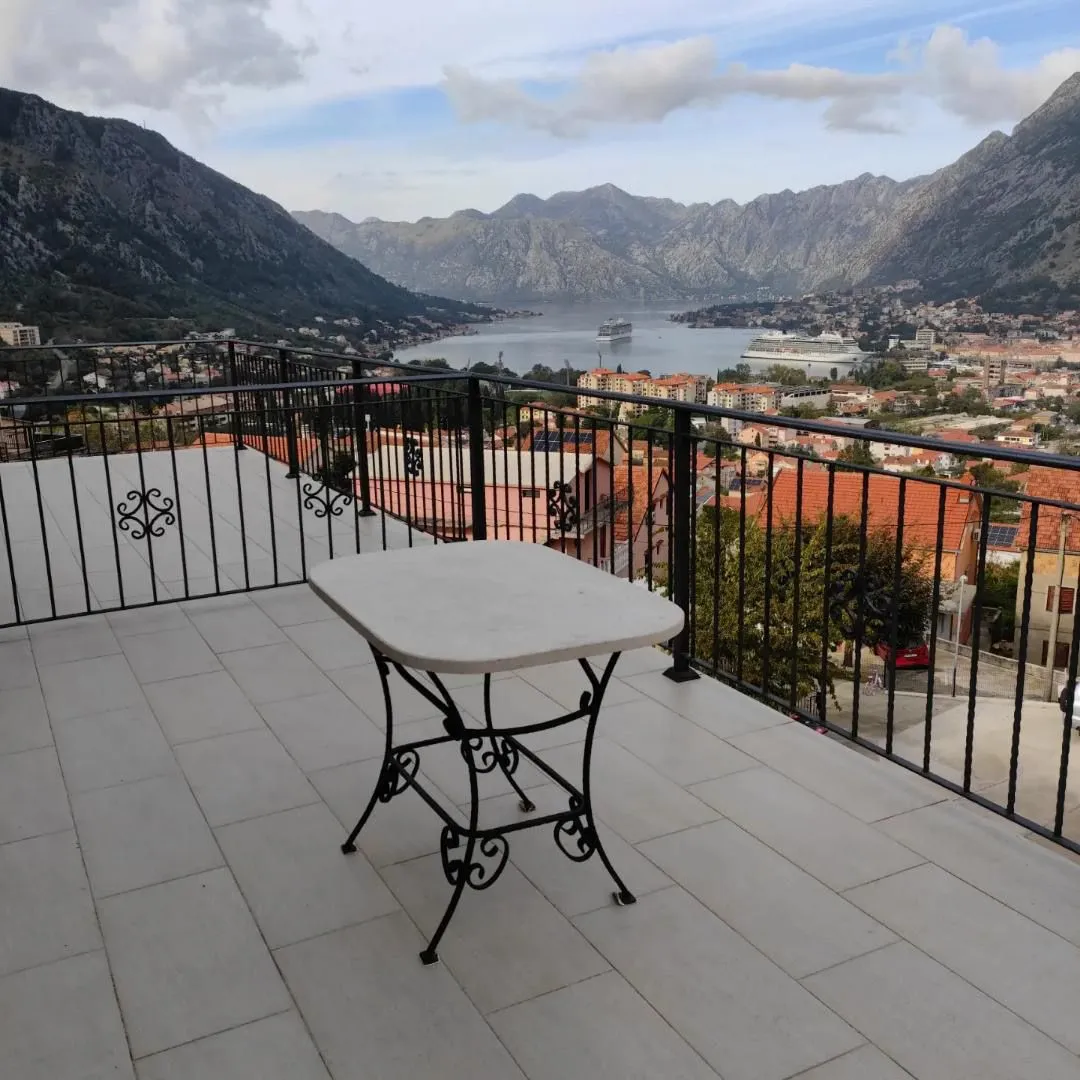 Rent, one bedroom apartment, 70m², Škaljari, Kotor