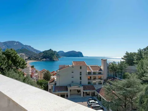 Sale, two bedroom apartment, 81m², Petrovac, Budva - image 1