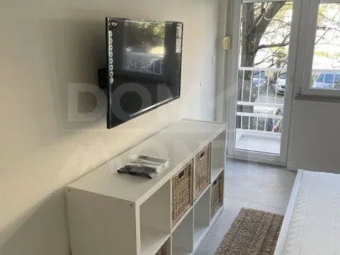 Rent, two bedroom apartment, 70m², Tivat, Crna Gora - image 16