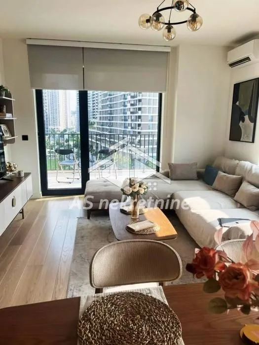 Izdavanje, trosoban stan, 80m², Savski Venac, Beograd