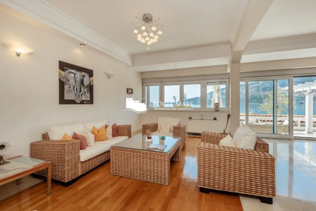 Prodaja, trosoban stan, 244m², Herceg Novi, Crna Gora