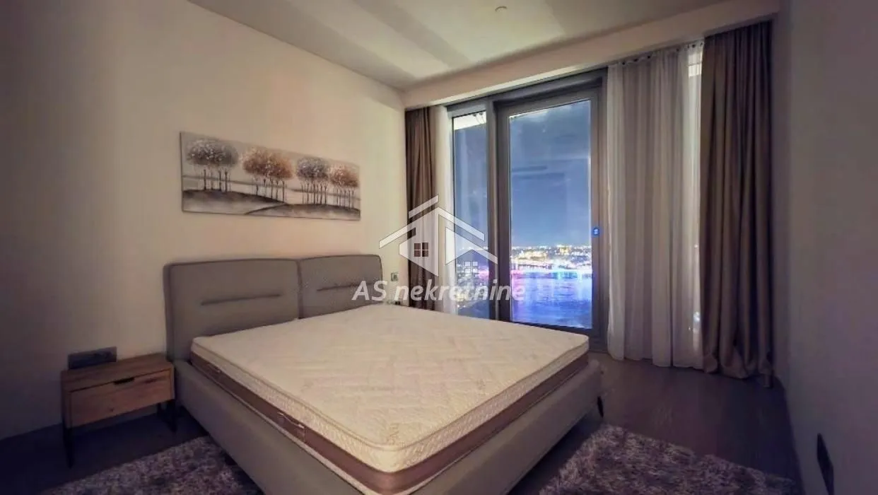 Izdavanje, trosoban stan, 90m², Savski Venac, Beograd