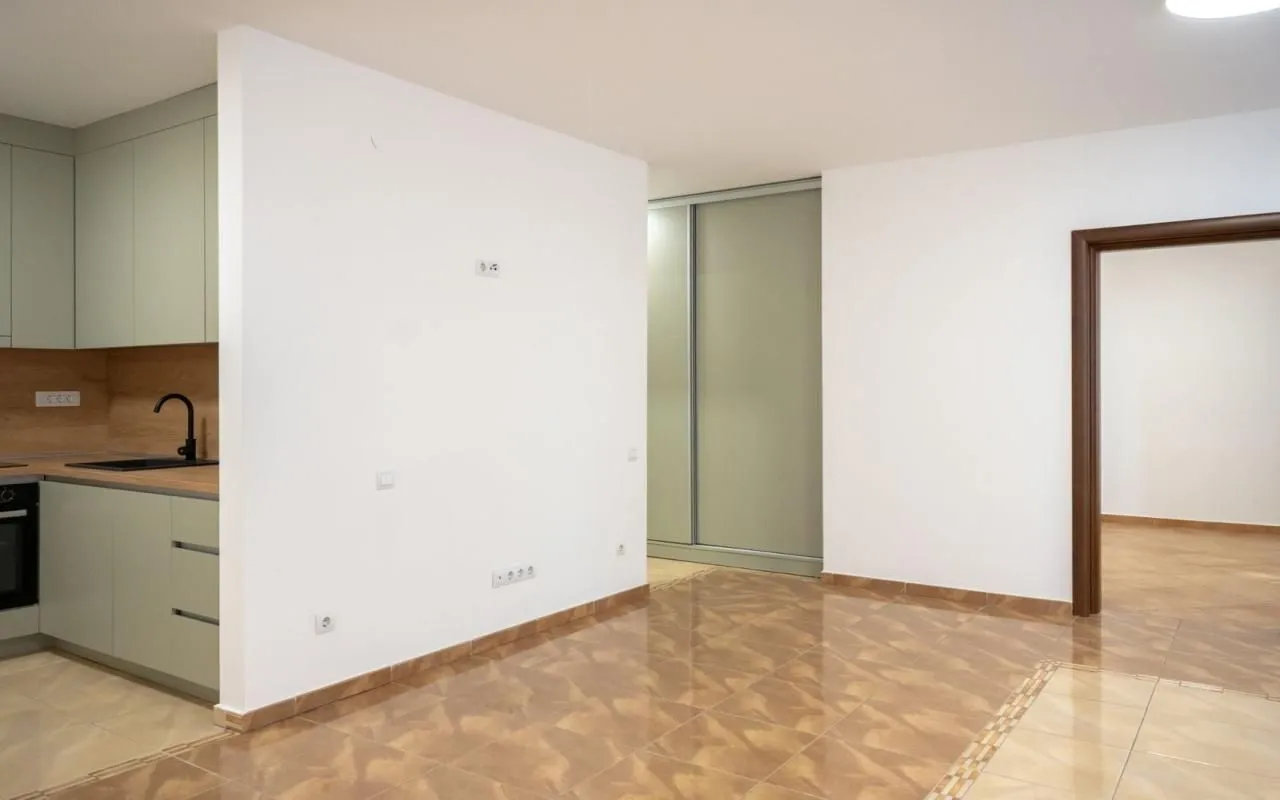 Prodaja, jednosoban stan, 65m², Lazi, Budva