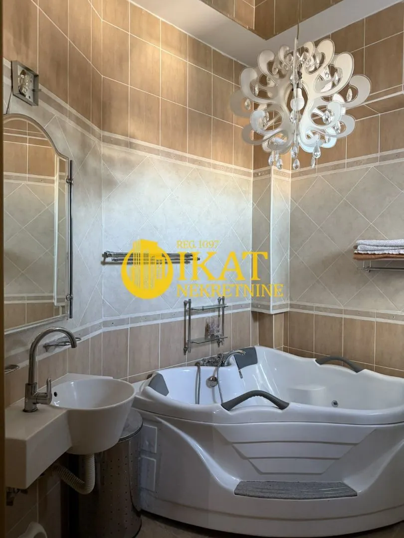 Prodaja, dvosoban stan, 78m², Đeram Pijaca, Beograd