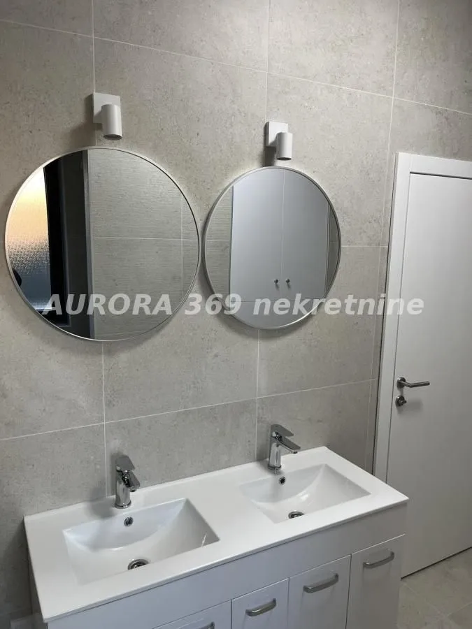 Izdavanje, kuća, 247m², Sremska Kamenica, Petrovaradin
