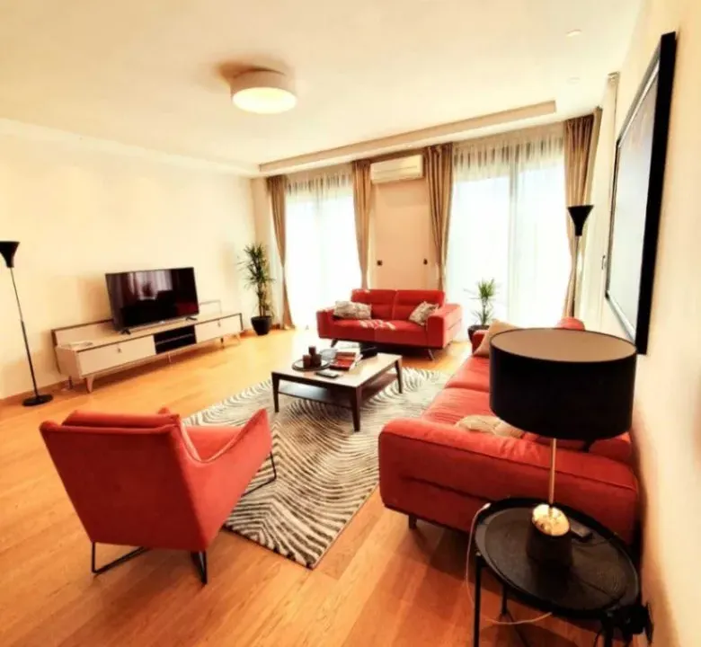 Izdavanje, dvosoban stan, 110m², Preko Morače, Podgorica