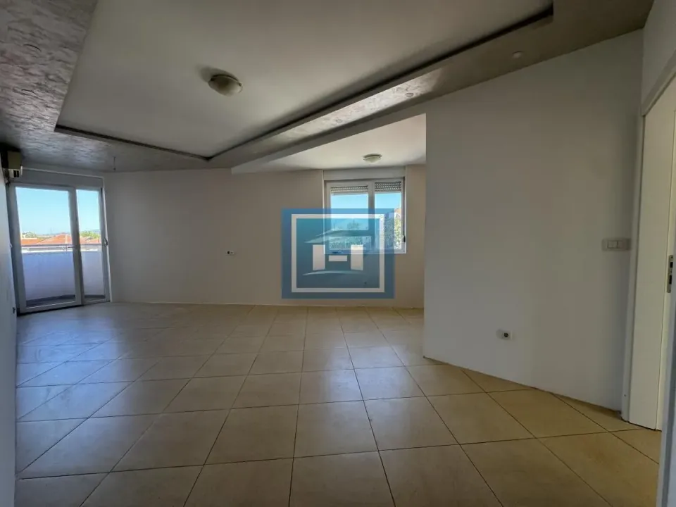 Prodaja, trosoban stan, 70m², Centar, Ćuprija