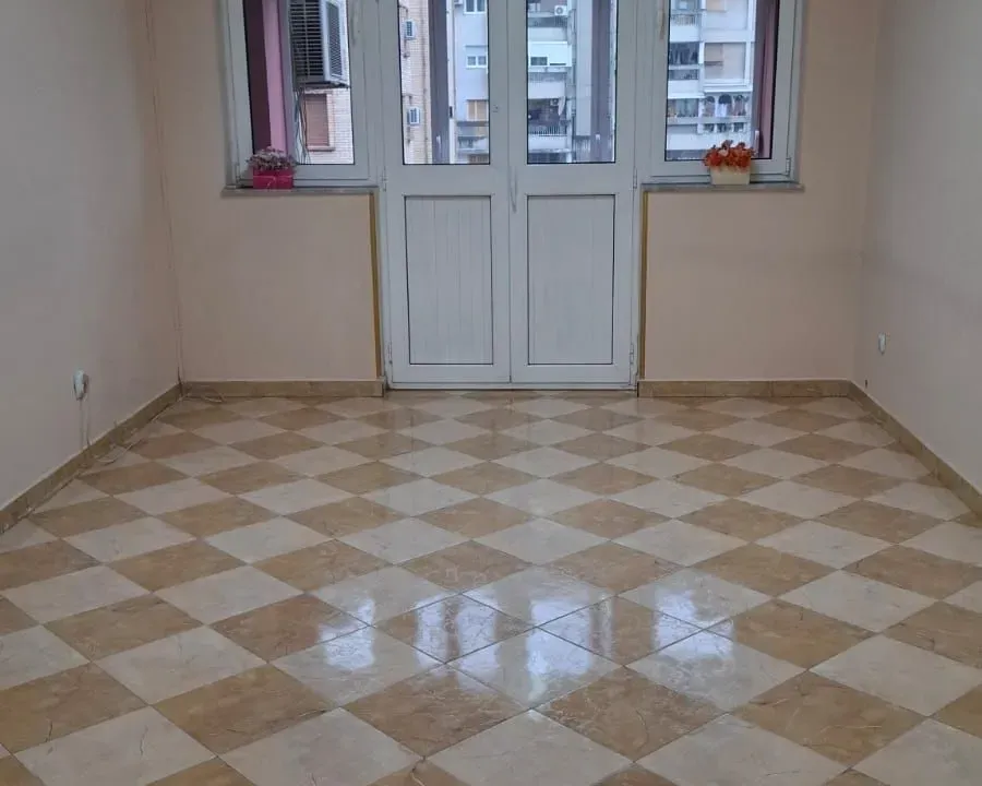 Izdavanje, dvosoban stan, 75m², Centar, Podgorica