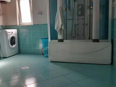 Izdavanje, trosoban stan, 130m², Gorice, Bijelo Polje - image 2