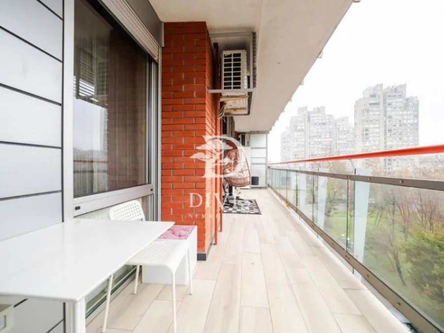 Prodaja, četvorosoban stan, 139m², Novi Beograd Blok 19, Novi Beograd Sve Podlokacije