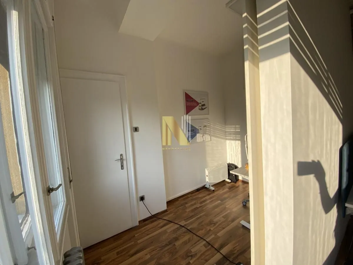 Prodaja, četvorosoban stan, 131m², Centar, Novi Sad