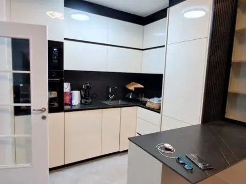 Izdavanje, trosoban stan, 100m², Šušanj, Bar - image 7