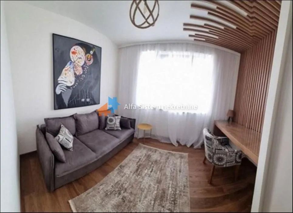Izdavanje, trosoban stan, 83m², Savski Venac, Beograd