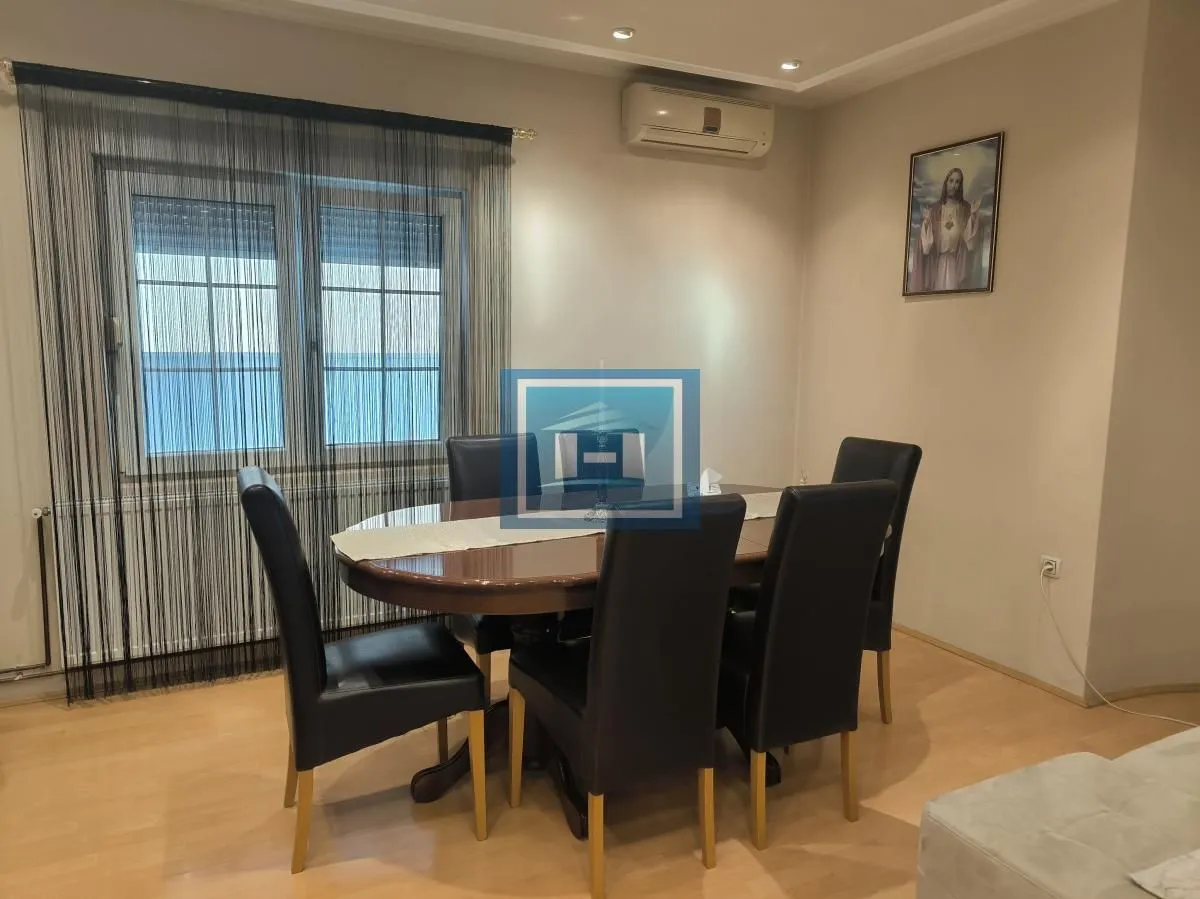 Prodaja, kuća, 470m², Ćuprija, Srbija