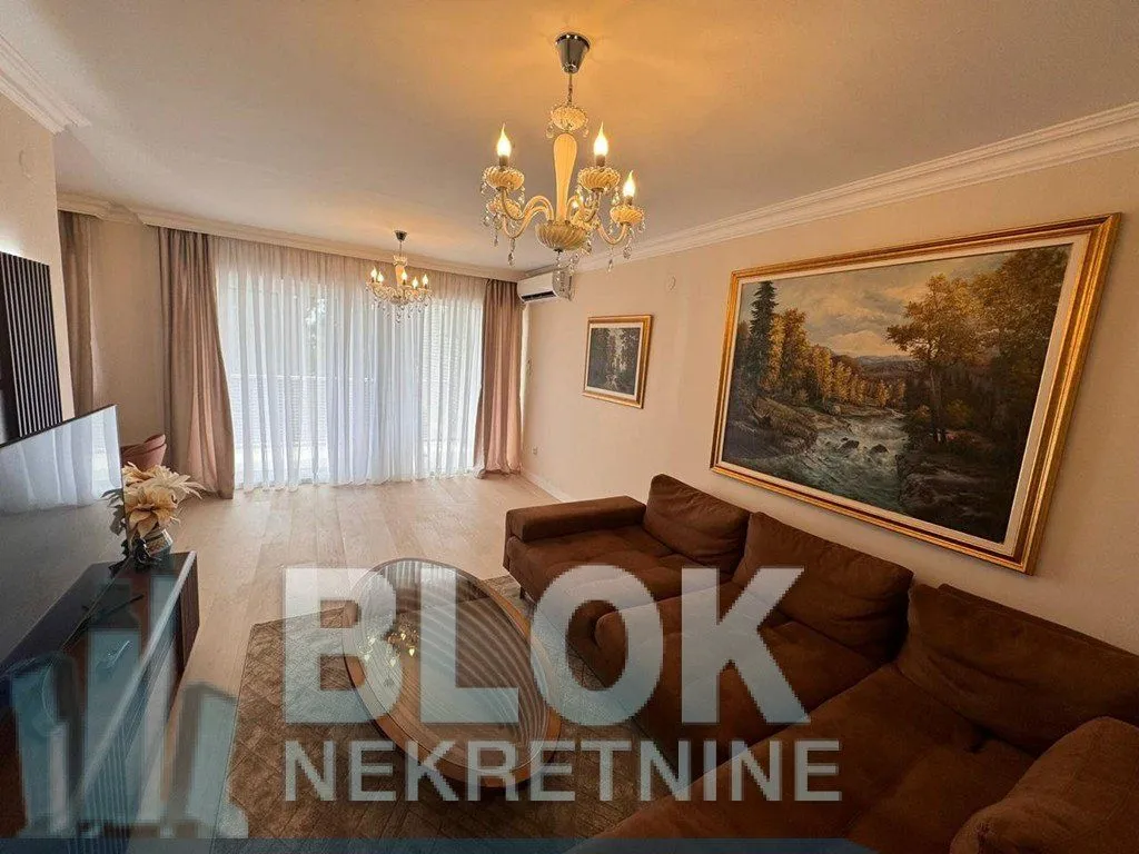 Izdavanje, trosoban stan, 100m², Centar, Podgorica