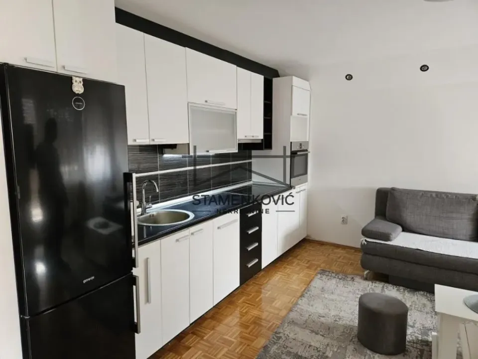 Izdavanje, jednosoban stan, 38m², Novo naselje, Novi Sad
