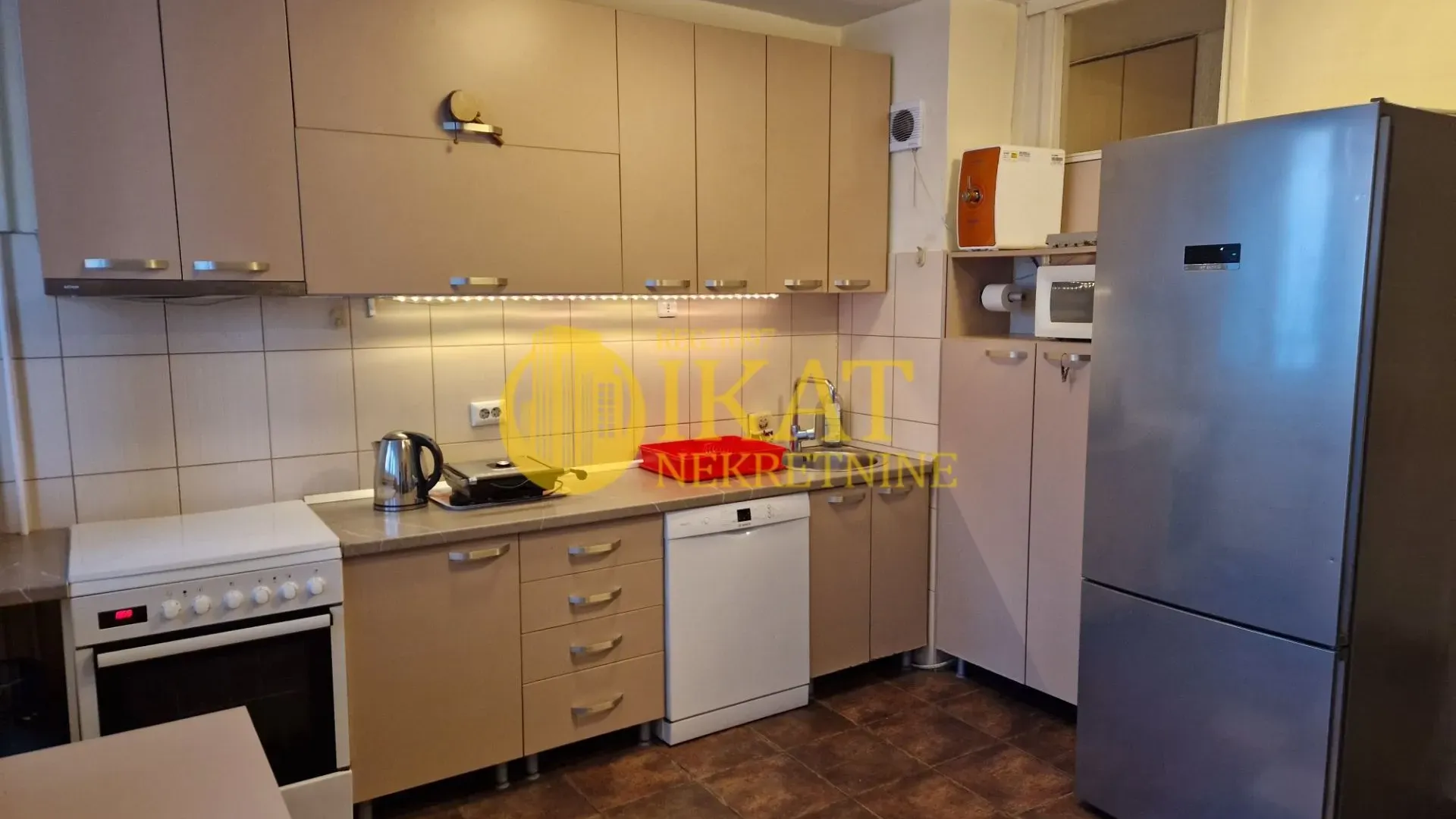 Rent, four bedroom apartment, 94m², Novi Beograd Blok 64, Novi Beograd Sve Podlokacije