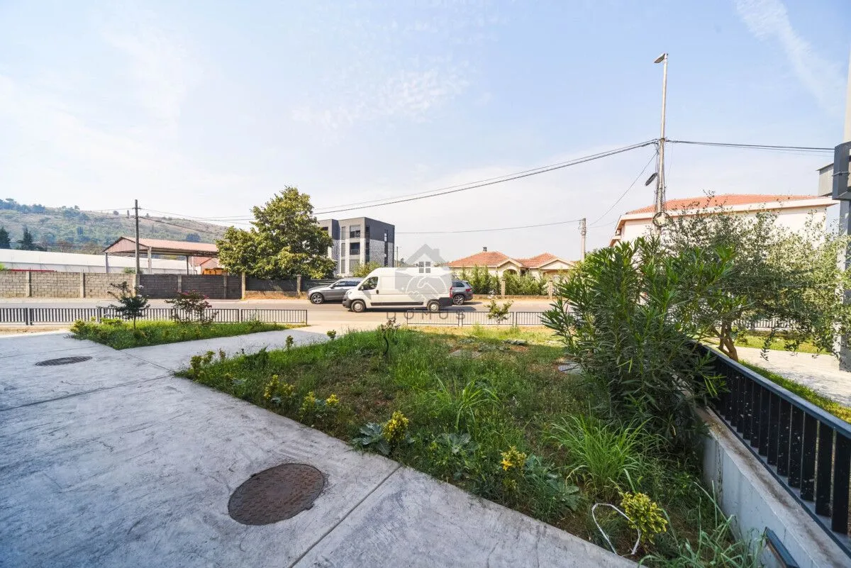 View of the yard and surroundings in front of the property.