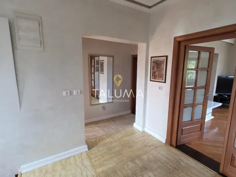 Rent, house, 300m², Gornja Gorica, Podgorica - image 8