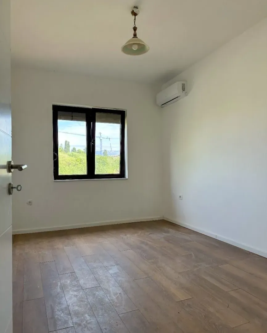 Prodaja, kuća, 343m², Obala Morače, Podgorica