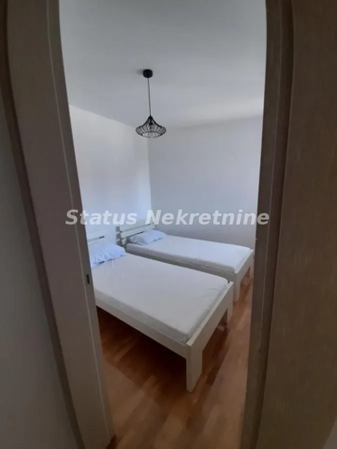Izdavanje, jednosoban stan, 36m², Centar, Novi Sad